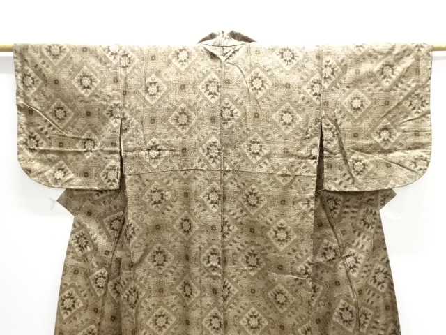  アンティーク　菱に花模様織り出し本場村山泥大島紬着物